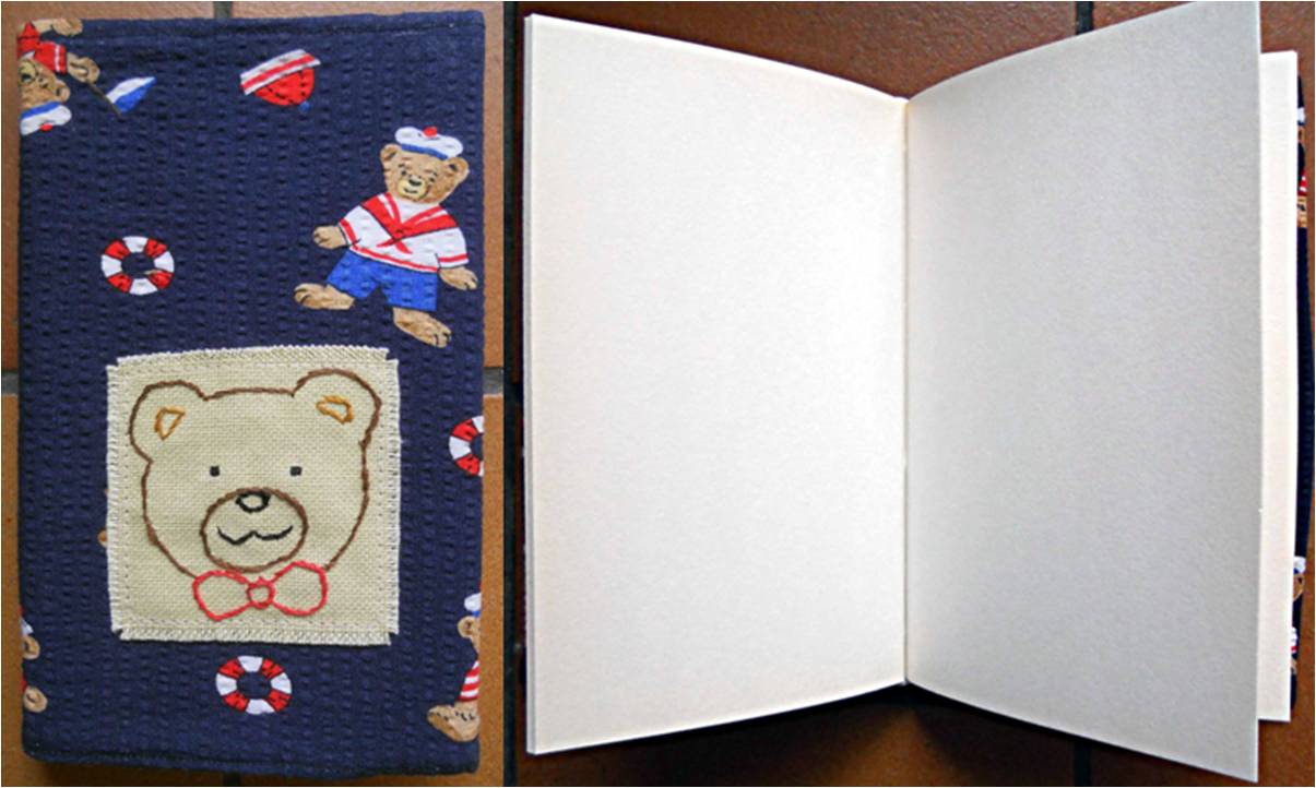 boek met stoffen omslag en handgeborduurde berensnoet